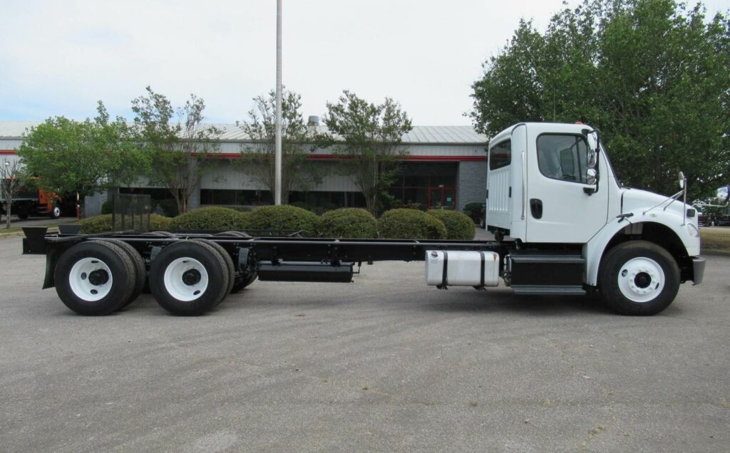 2015 Freightliner M2 106 Tandem Axle Cab & Chassis Truck – Cummins, 310HP, 9 Speed Manual