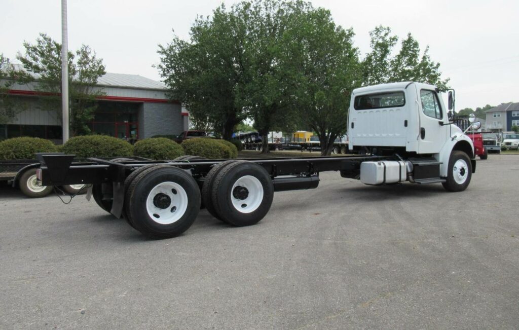 2015 Freightliner M2 106 Tandem Axle Cab & Chassis Truck – Cummins, 310HP, 9 Speed Manual