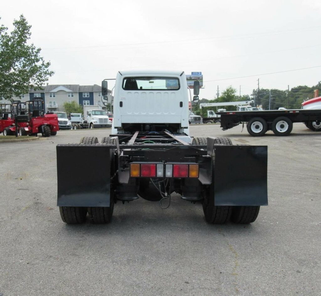 2015 Freightliner M2 106 Tandem Axle Cab & Chassis Truck – Cummins, 310HP, 9 Speed Manual