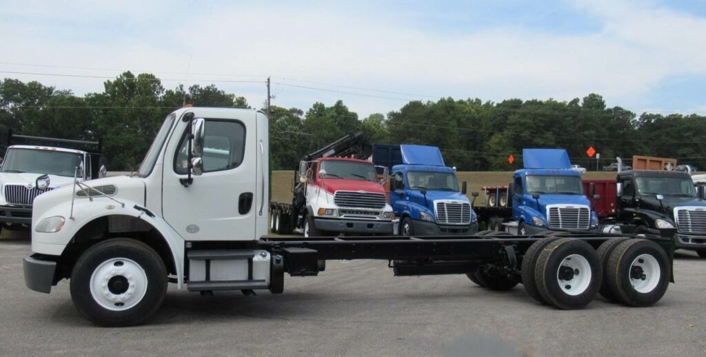 2015 Freightliner M2 106 Tandem Axle Cab & Chassis Truck – Cummins, 310HP, 9 Speed Manual