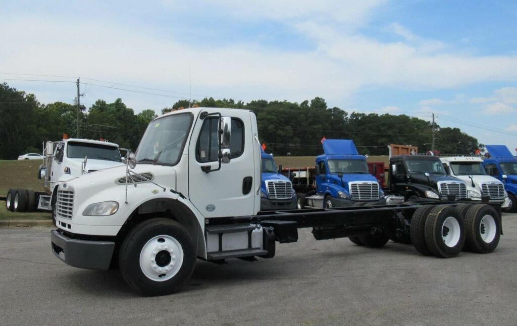 2015 Freightliner M2 106 Tandem Axle Cab & Chassis Truck – Cummins, 310HP, 9 Speed Manual