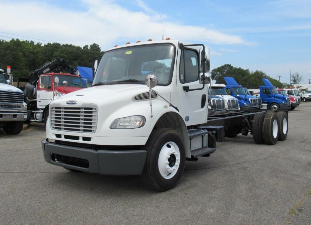 2015 Freightliner M2 106 Tandem Axle Cab & Chassis Truck – Cummins, 310HP, 9 Speed Manual