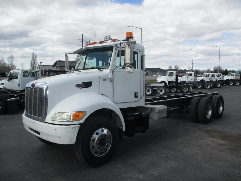 2009 Peterbilt 335 Tandem Axle Cab & Chassis Truck – Paccar, 330HP, 6 Speed Allison Rds Automatic