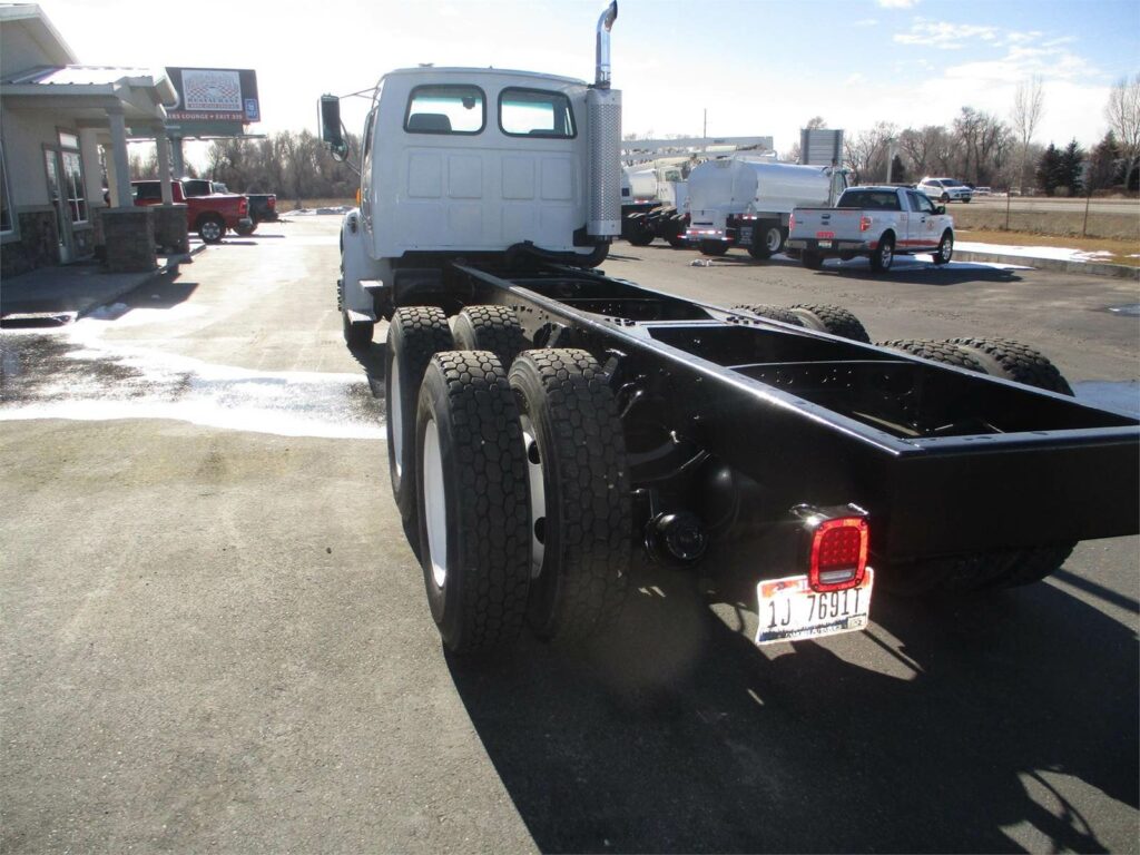 2007 Sterling Acterra Single Axle Cab & Chassis Truck – Caterpillar, 300HP, Automatic