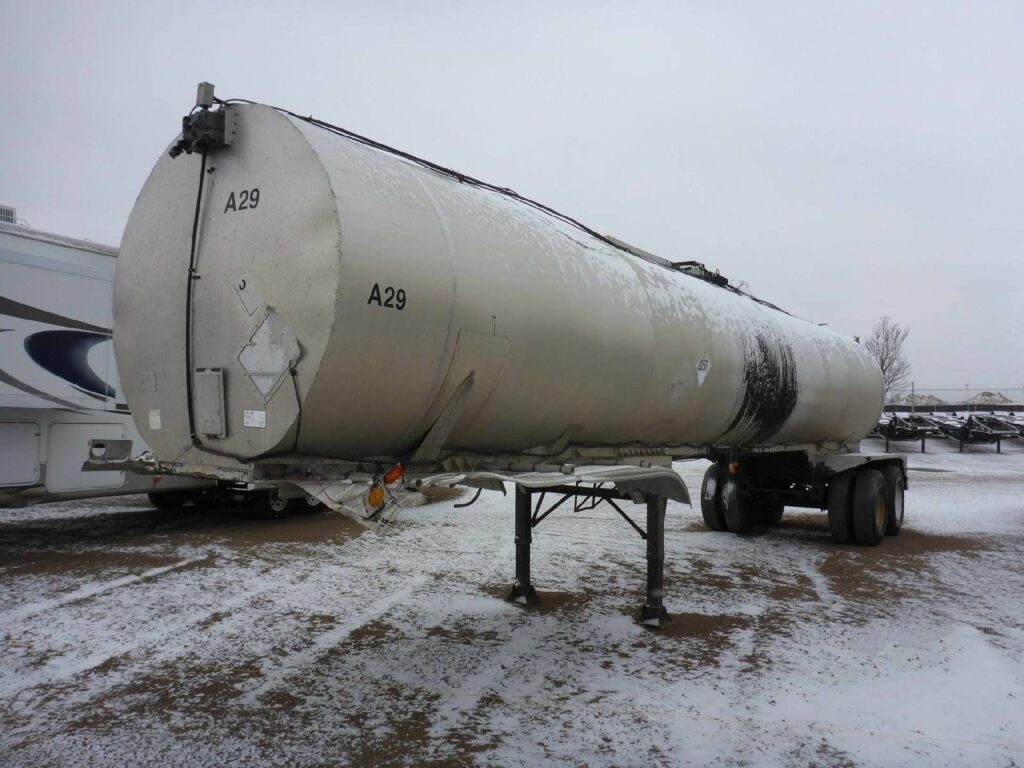 1965 MOSER 7000 GAL Crude Oil Tank Trailer