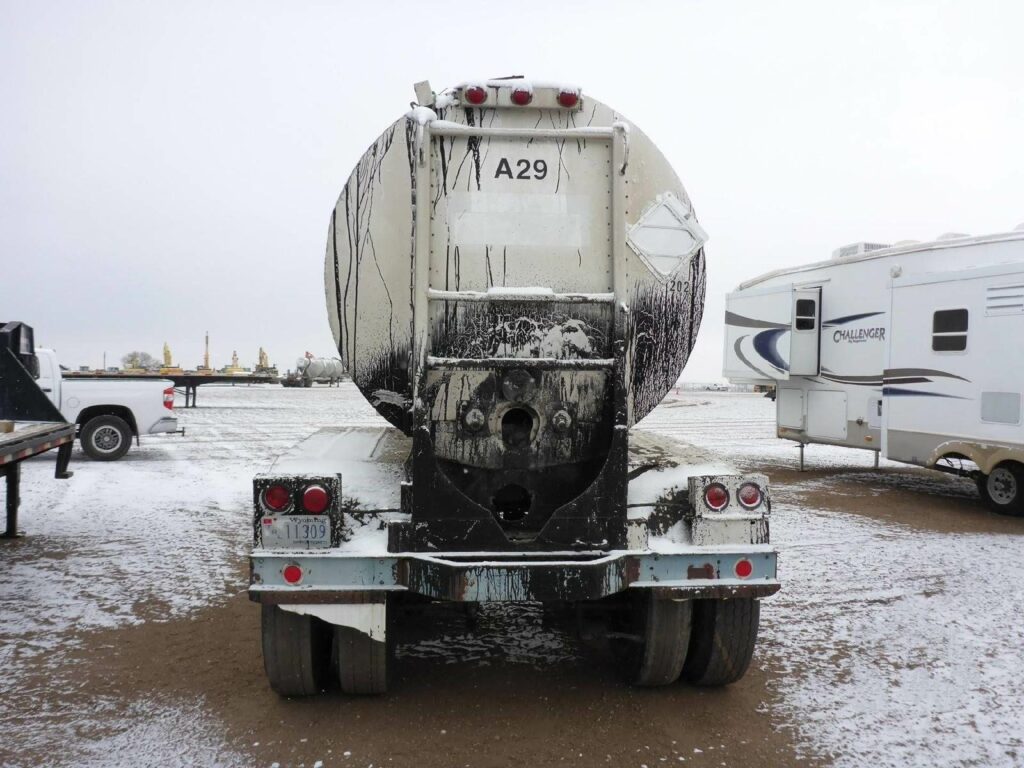 1965 MOSER 7000 GAL Crude Oil Tank Trailer