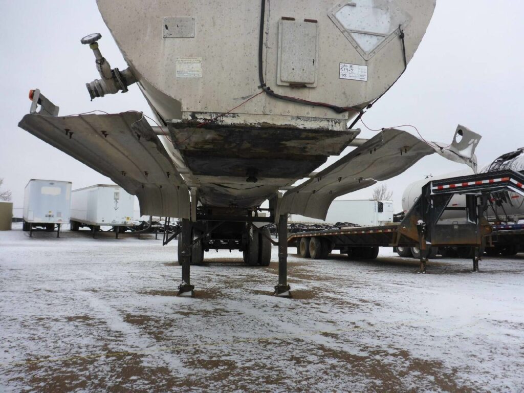 1965 MOSER 7000 GAL Crude Oil Tank Trailer