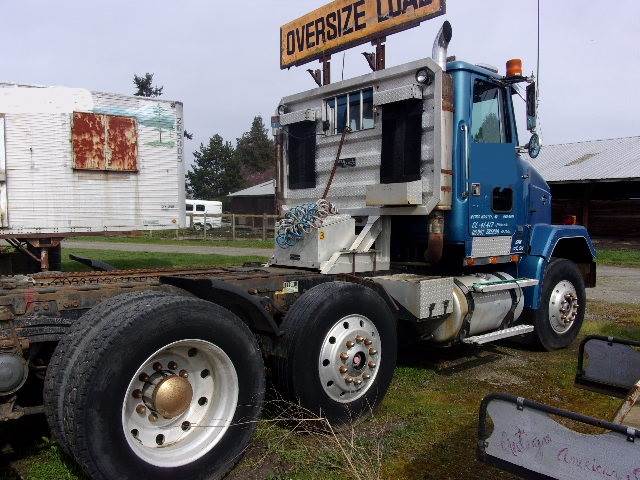 1991 Autocar Constructor Day Cab Truck w / GVWR of 58,000 LBS