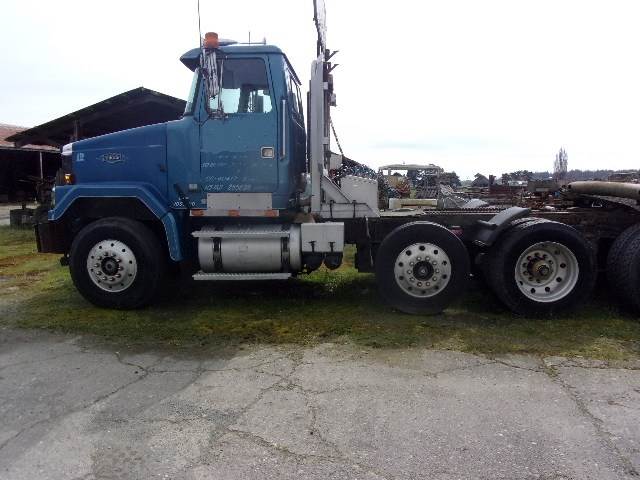 1991 Autocar Constructor Day Cab Truck w / GVWR of 58,000 LBS