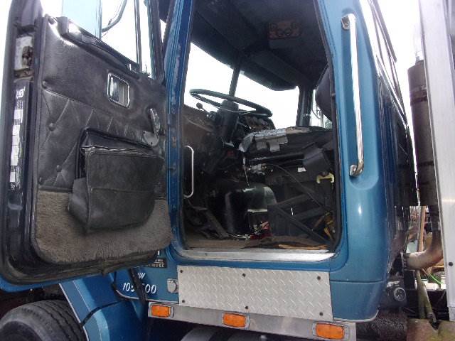 1991 Autocar Constructor Day Cab Truck w / GVWR of 58,000 LBS