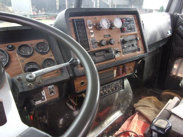 1991 Autocar Constructor Day Cab Truck w / GVWR of 58,000 LBS