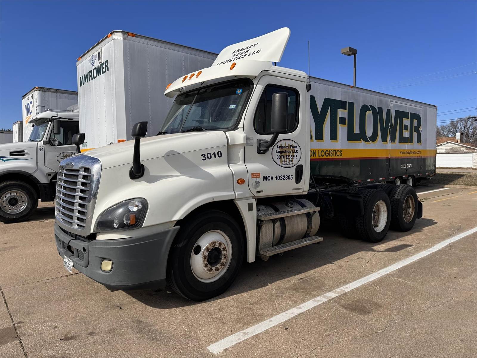 2012 Freightliner Cascadia 125 Day Cab Truck - DETROIT 60 - EATON ...