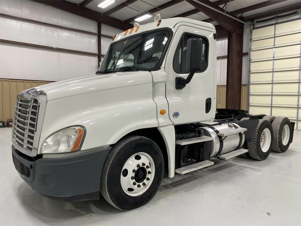 2014 Freightliner Cascadia 125 Day Cab Truck – Cummins 450HP, 10 Speed Ultrashift Manual