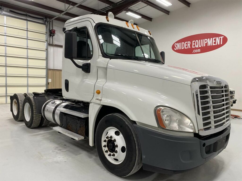 2014 Freightliner Cascadia 125 Day Cab Truck – Cummins 450HP, 10 Speed Ultrashift Manual