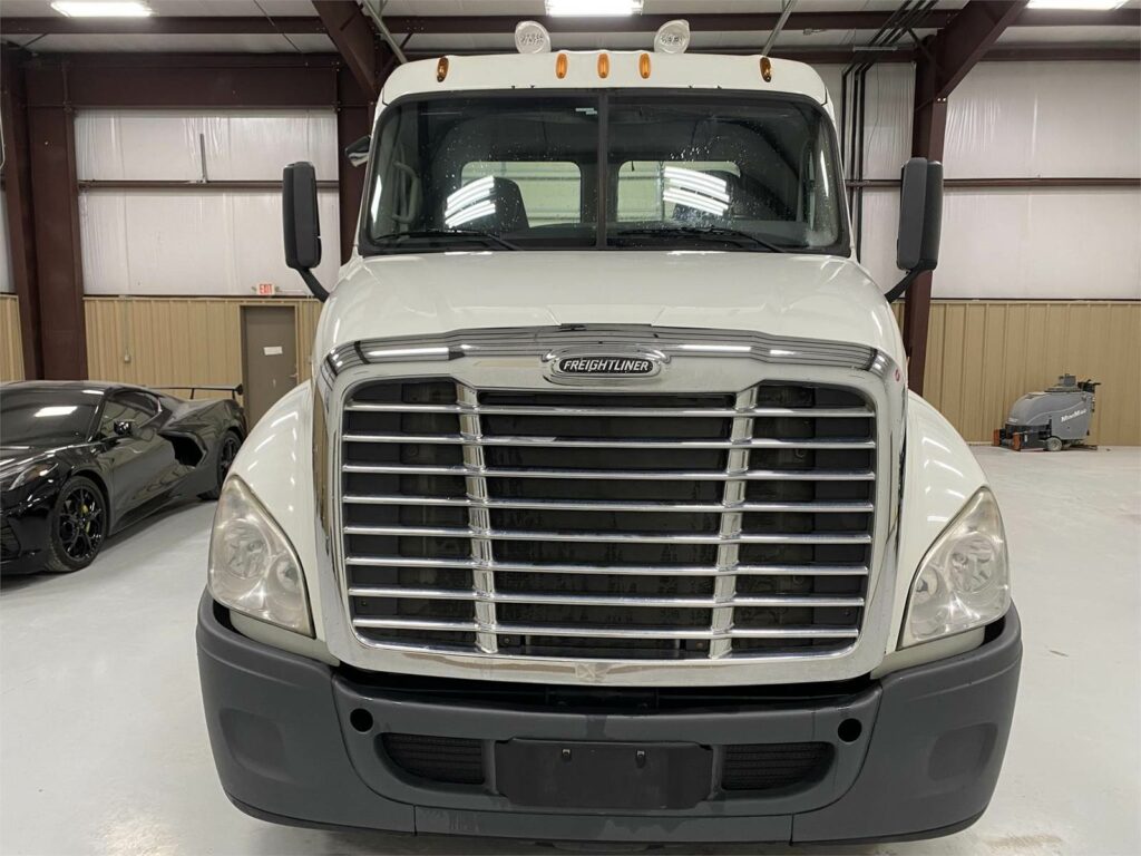 2014 Freightliner Cascadia 125 Day Cab Truck – Cummins 450HP, 10 Speed Ultrashift Manual