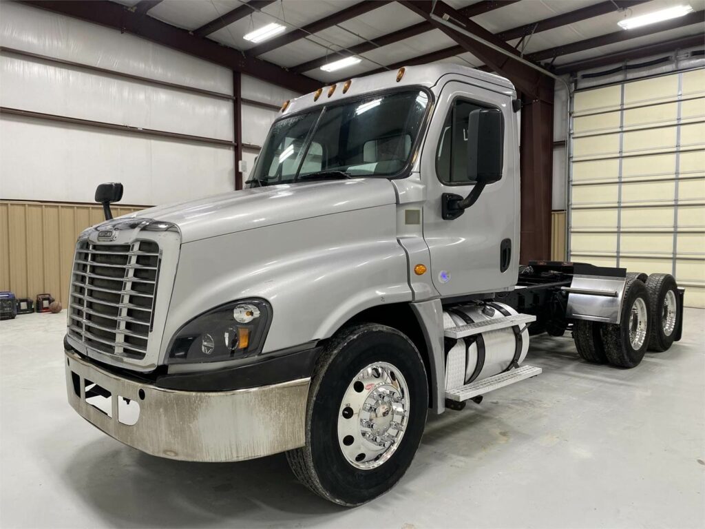 2017 Freightliner Cascadia 125 Day Cab Truck – Detroit 475HP, 10 Speed Ultrashift Manual