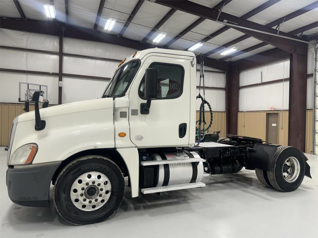 2016 Freightliner Cascadia 125 Single Axle Day Cab Truck – Detroit 410HP, 10 Speed Ultrashift Manual