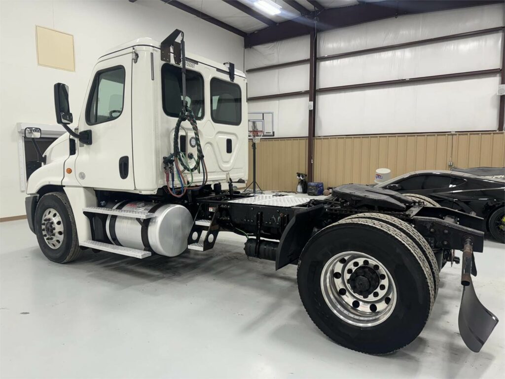 2016 Freightliner Cascadia 125 Single Axle Day Cab Truck – Detroit 410HP, 10 Speed Ultrashift Manual