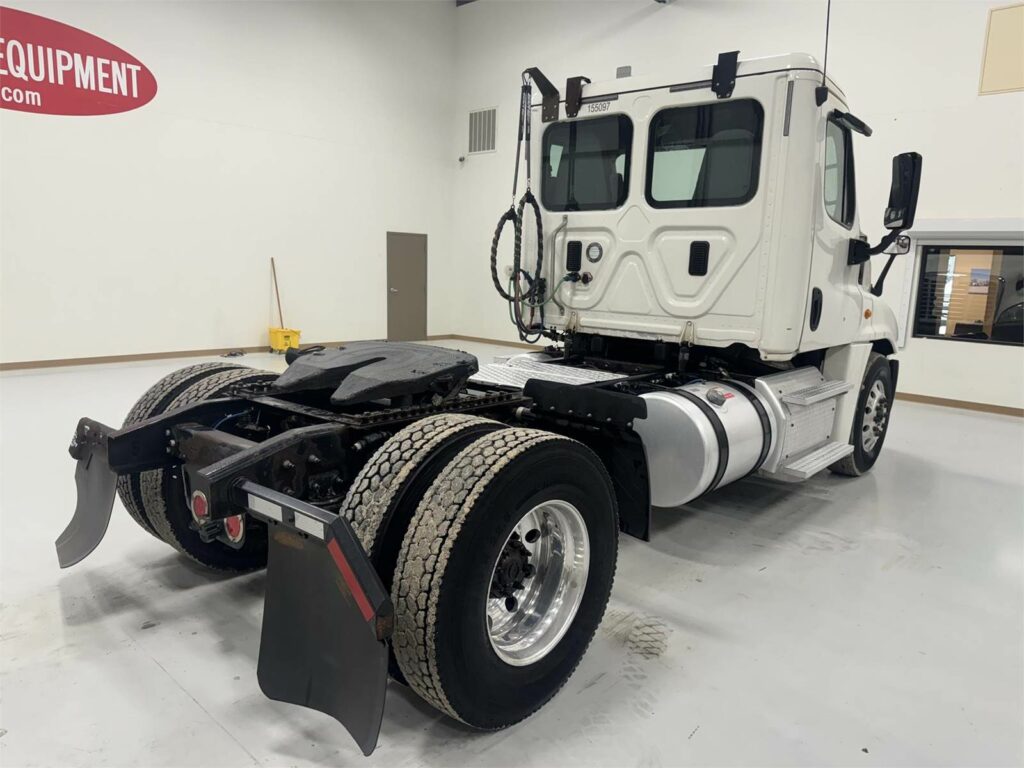 2016 Freightliner Cascadia 125 Single Axle Day Cab Truck – Detroit 410HP, 10 Speed Ultrashift Manual