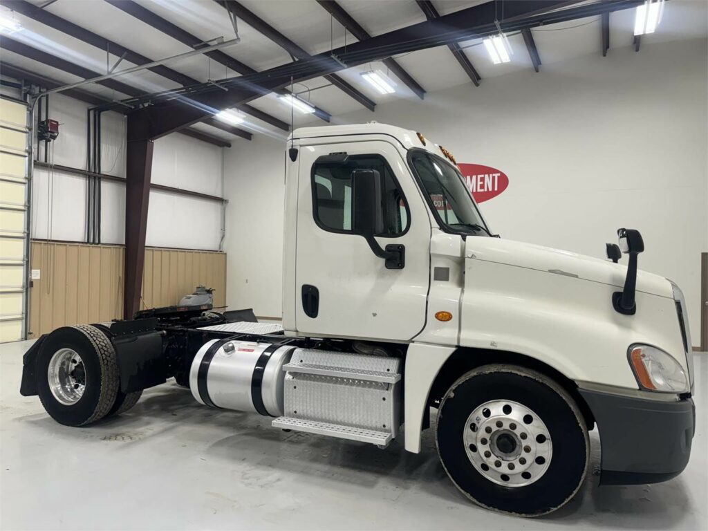 2016 Freightliner Cascadia 125 Single Axle Day Cab Truck – Detroit 410HP, 10 Speed Ultrashift Manual