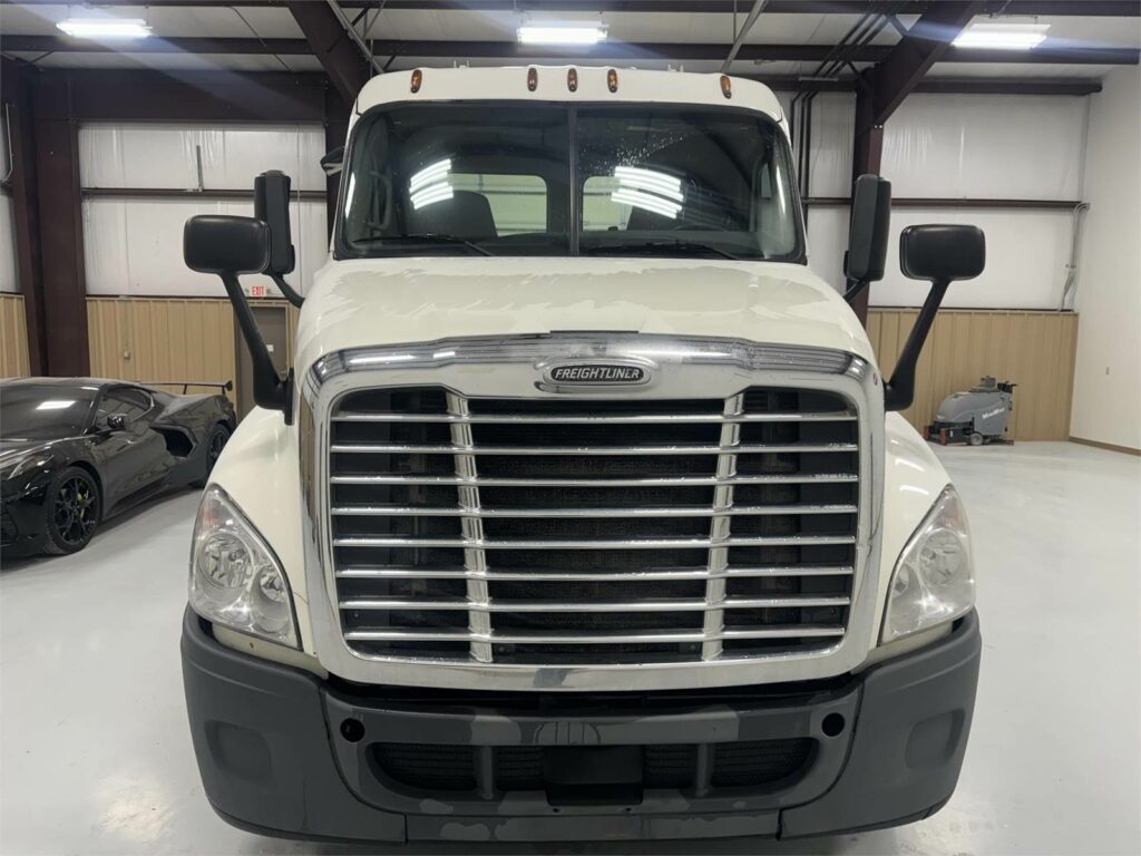 2016 Freightliner Cascadia 125 Single Axle Day Cab Truck – Detroit 410HP, 10 Speed Ultrashift Manual