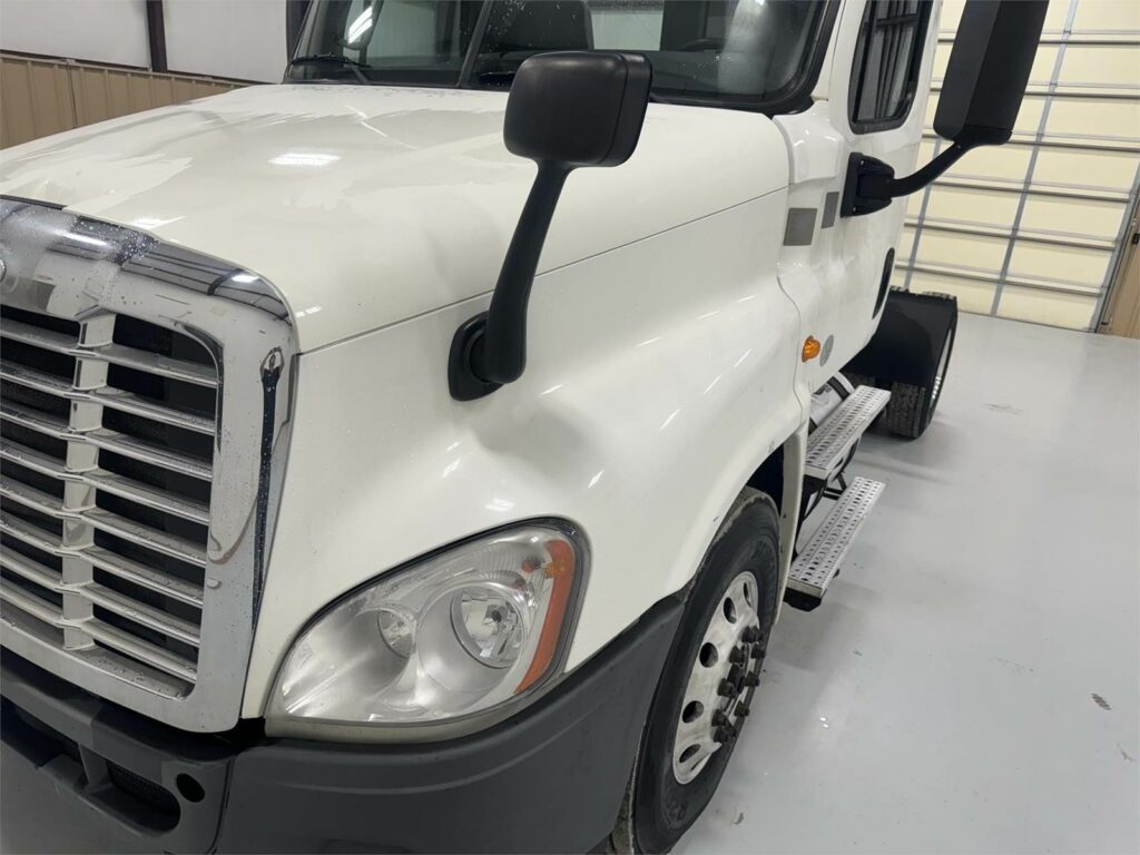 2016 Freightliner Cascadia 125 Single Axle Day Cab Truck – Detroit 410HP, 10 Speed Ultrashift Manual