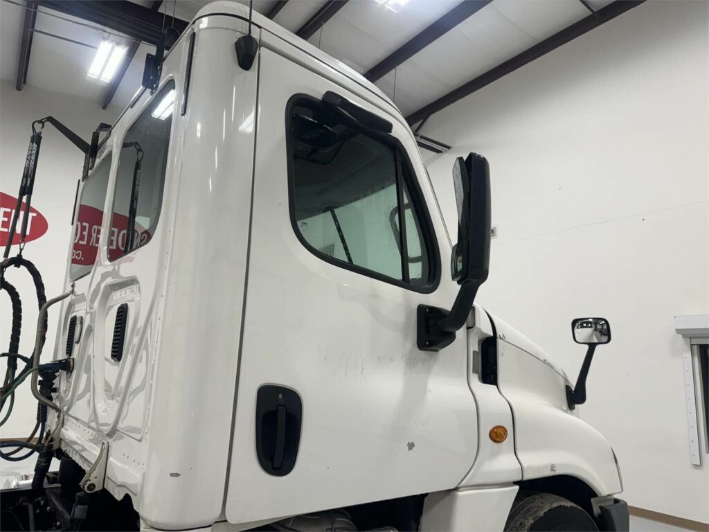 2016 Freightliner Cascadia 125 Single Axle Day Cab Truck – Detroit 410HP, 10 Speed Ultrashift Manual