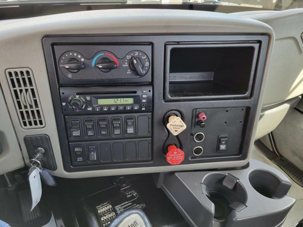 2010 International TranStar 8600 Day Cab Truck – Cummins 370HP, 10 Speed Manual