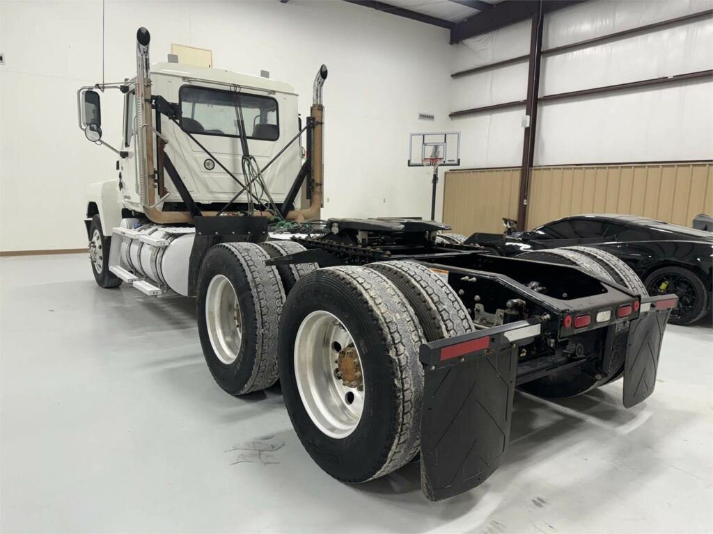 2018 Mack Pinnacle CHU613 Day Cab Truck – MP8 445HP