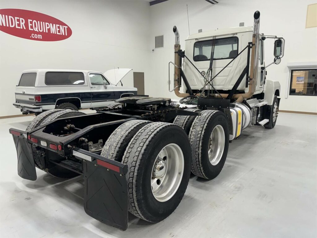 2018 Mack Pinnacle CHU613 Day Cab Truck – MP8 445HP