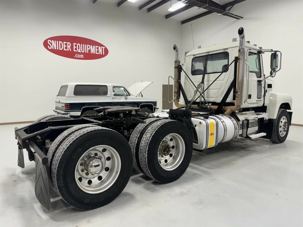 2018 Mack Pinnacle CHU613 Day Cab Truck – MP8 445HP