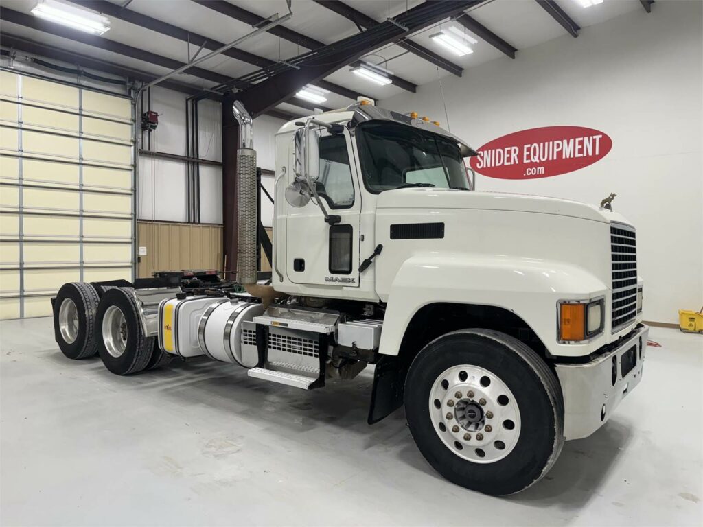 2018 Mack Pinnacle CHU613 Day Cab Truck – MP8 445HP