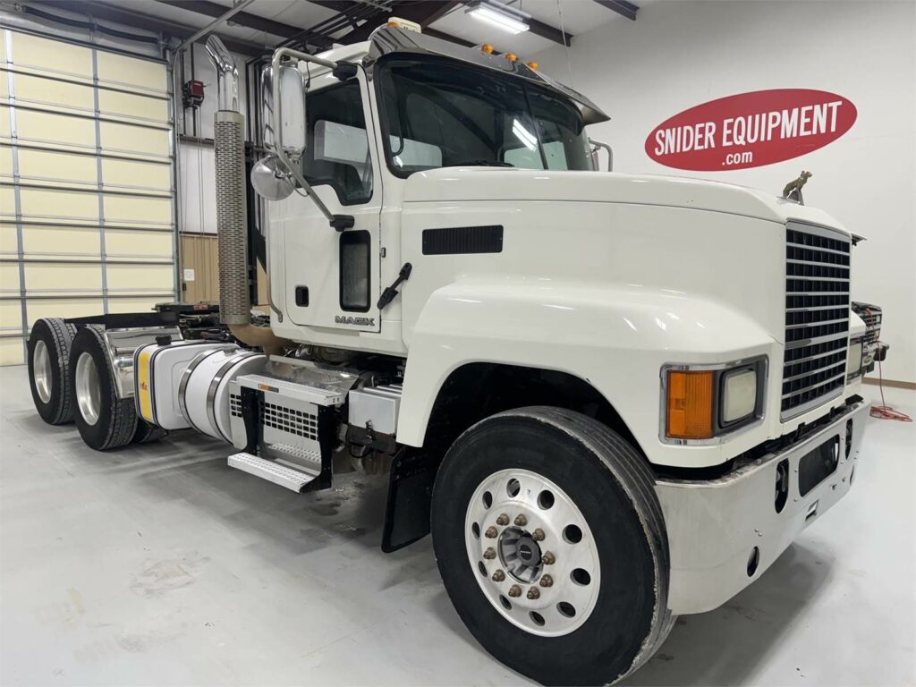 2018 Mack Pinnacle CHU613 Day Cab Truck – MP8 445HP