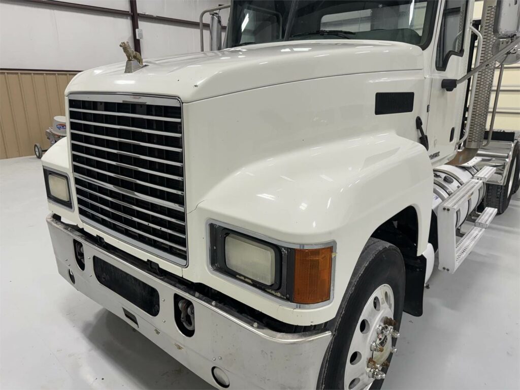 2018 Mack Pinnacle CHU613 Day Cab Truck – MP8 445HP