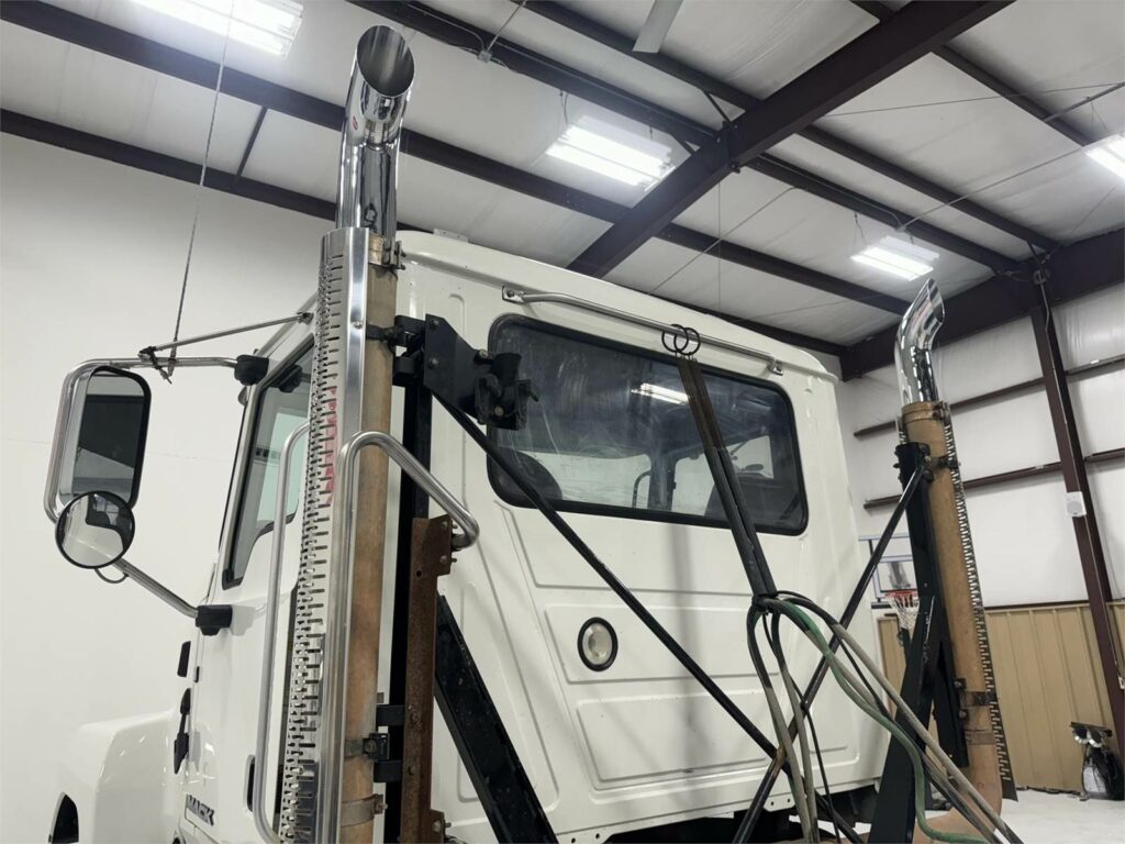 2018 Mack Pinnacle CHU613 Day Cab Truck – MP8 445HP