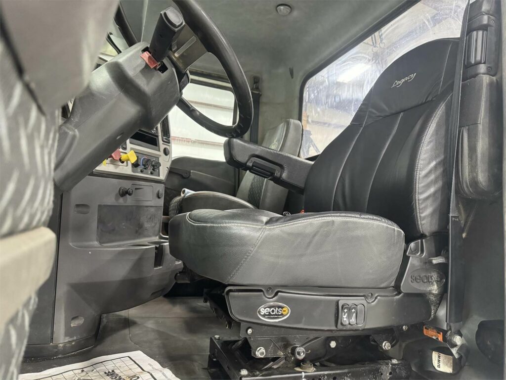 2018 Mack Pinnacle CHU613 Day Cab Truck – MP8 445HP