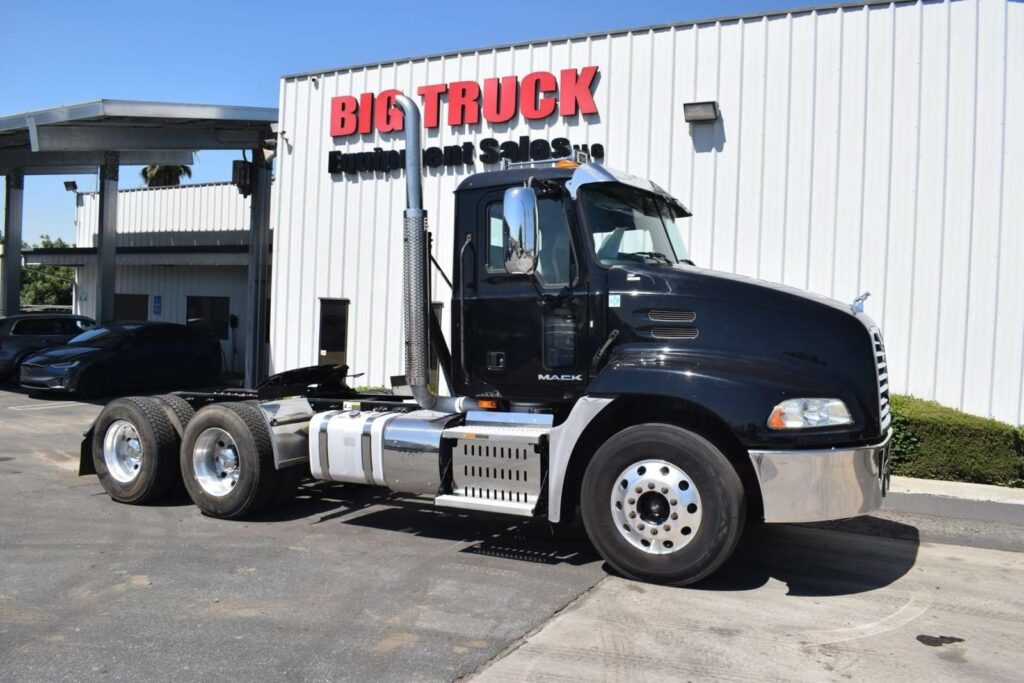 2016 Mack Pinnacle CHU613 Day Cab Truck – MP8-415C 415HP, 10 Speed Manual