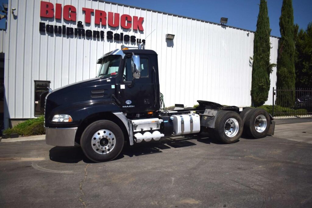 2016 Mack Pinnacle CHU613 Day Cab Truck – MP8-415C 415HP, 10 Speed Manual