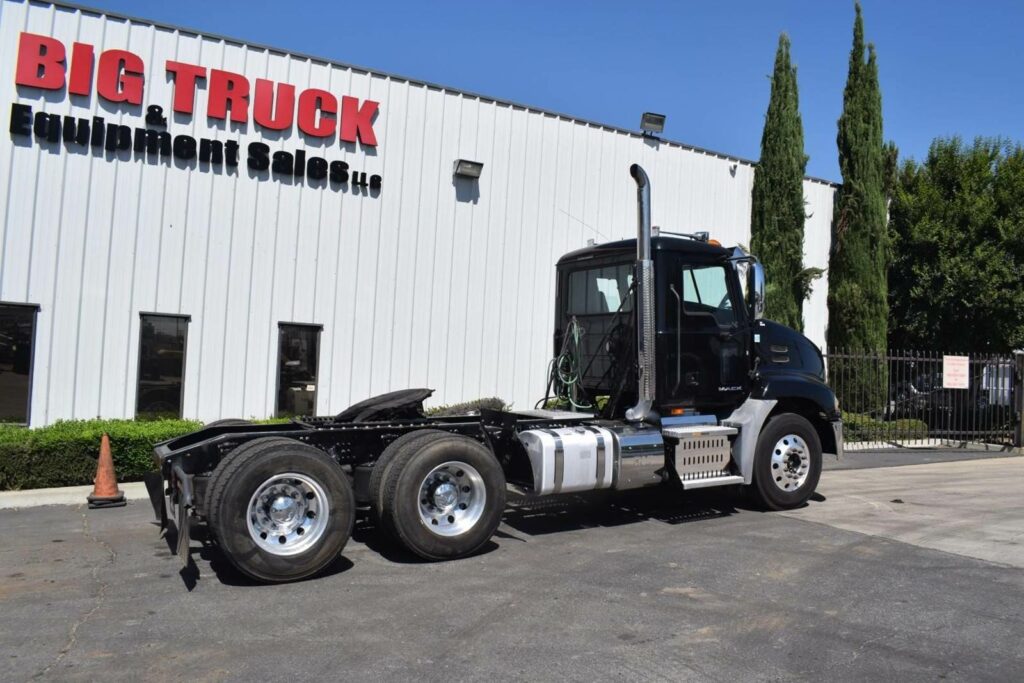 2016 Mack Pinnacle CHU613 Day Cab Truck – MP8-415C 415HP, 10 Speed Manual