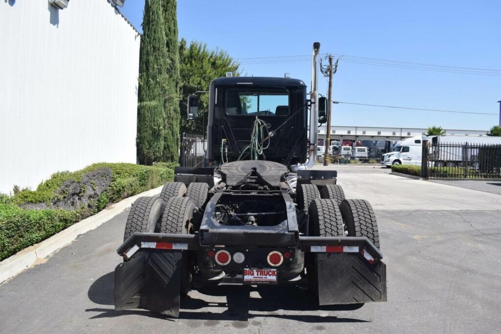 2016 Mack Pinnacle CHU613 Day Cab Truck – MP8-415C 415HP, 10 Speed Manual