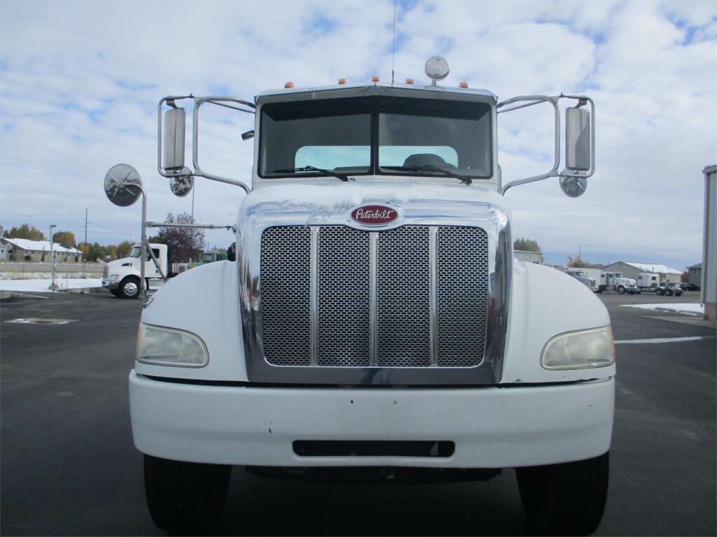 2011 Peterbilt 337 Single Axle Day Cab Truck – Paccar 260HP, Automatic