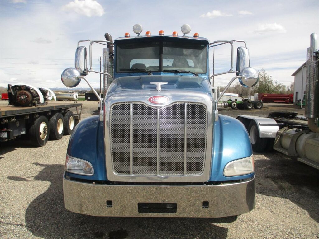 2013 Peterbilt 384 Day Cab Truck – Paccar 485HP, 13 Speed Manual