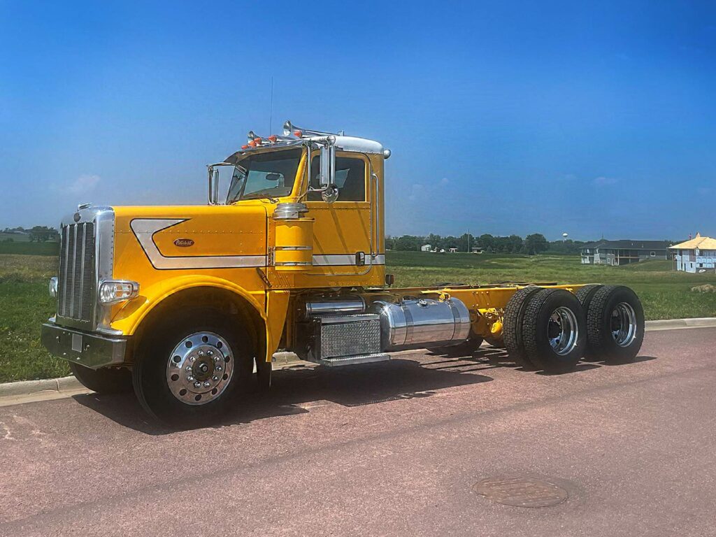 2008 Peterbilt 388 Day Cab 318,000 Miles Cummins ISX15 500 HP