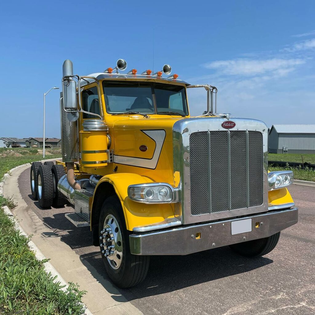 2008 Peterbilt 388 Day Cab 318,000 Miles Cummins ISX15 500 HP