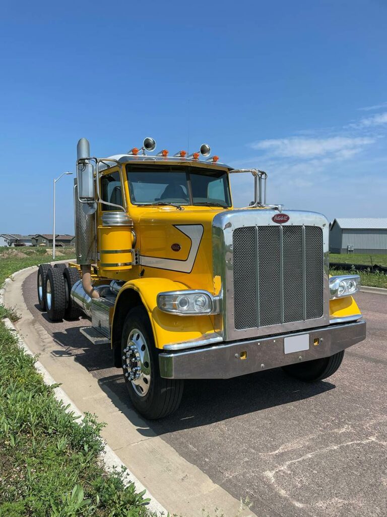 2008 Peterbilt 388 Day Cab 318,000 Miles Cummins ISX15 500 HP