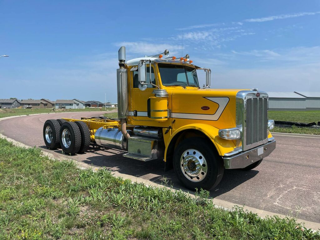 2008 Peterbilt 388 Day Cab 318,000 Miles Cummins ISX15 500 HP