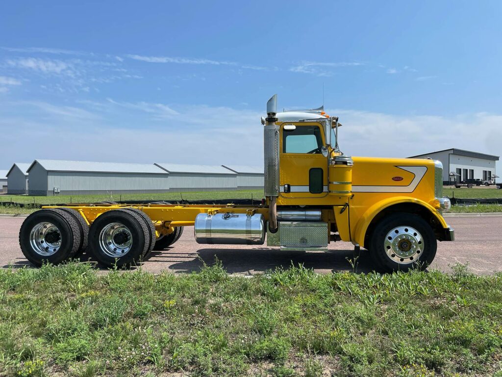 2008 Peterbilt 388 Day Cab 318,000 Miles Cummins ISX15 500 HP