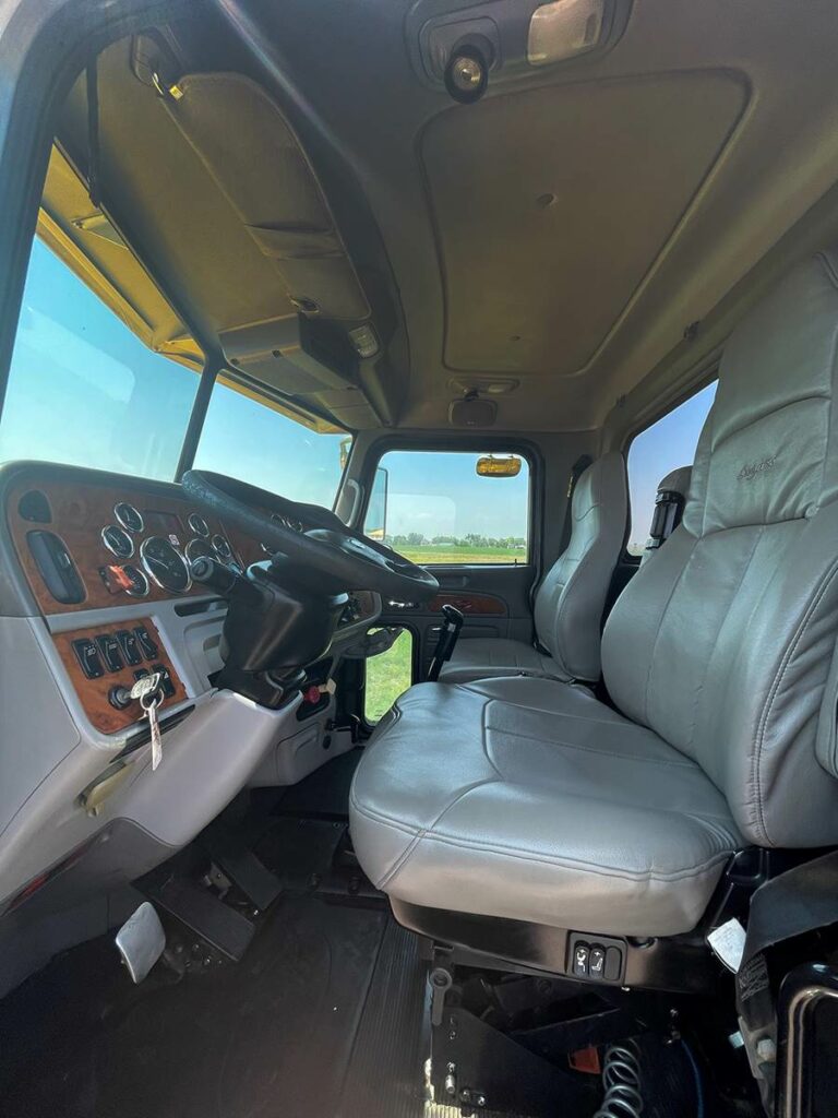 2008 Peterbilt 388 Day Cab 318,000 Miles Cummins ISX15 500 HP