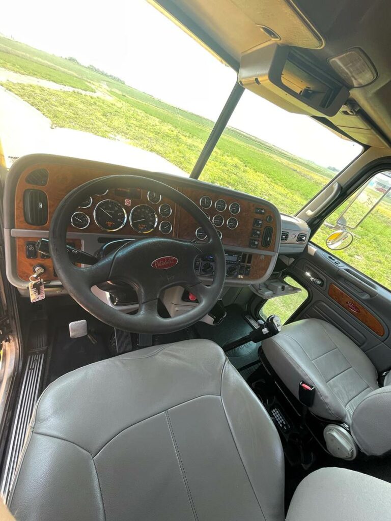 2008 Peterbilt 388 Day Cab 318,000 Miles Cummins ISX15 500 HP