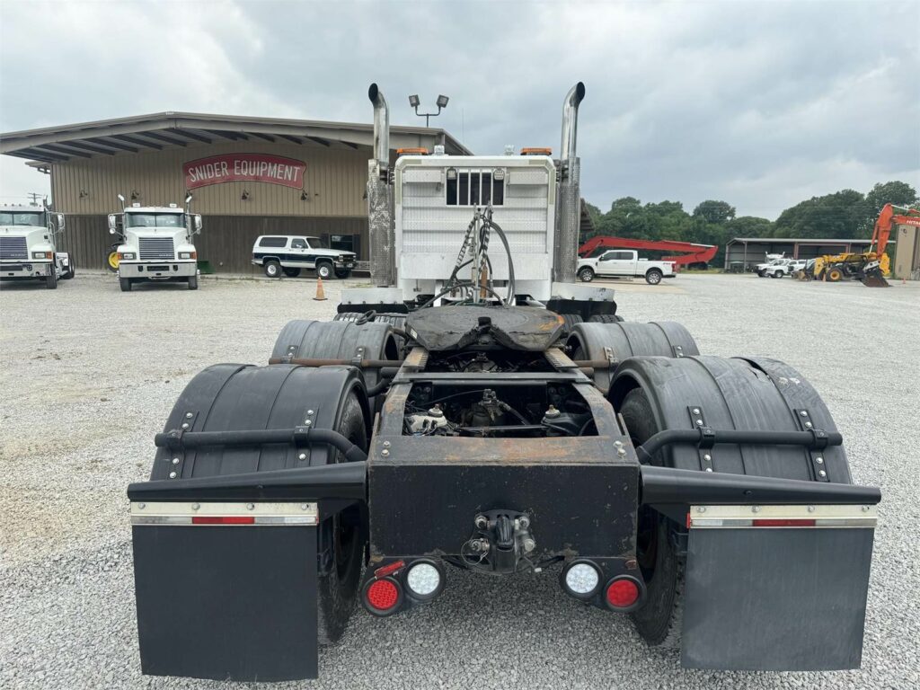 2011 Peterbilt 389 Tri Axle Day Cab Truck – Cummins 600HP, 18 Speed Ultrashift Manual